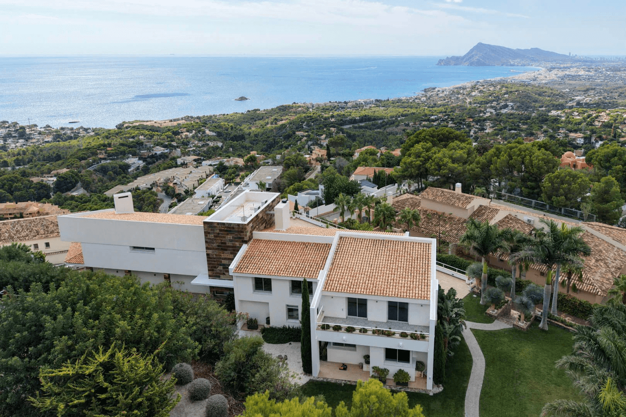 Eksklusiv villa med imponerende udsigt over Sierra Altea