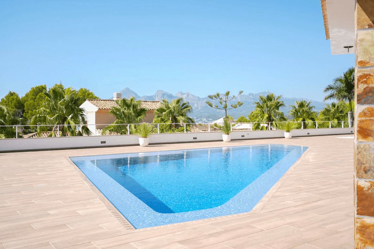 Eksklusiv villa med imponerende udsigt over Sierra Altea