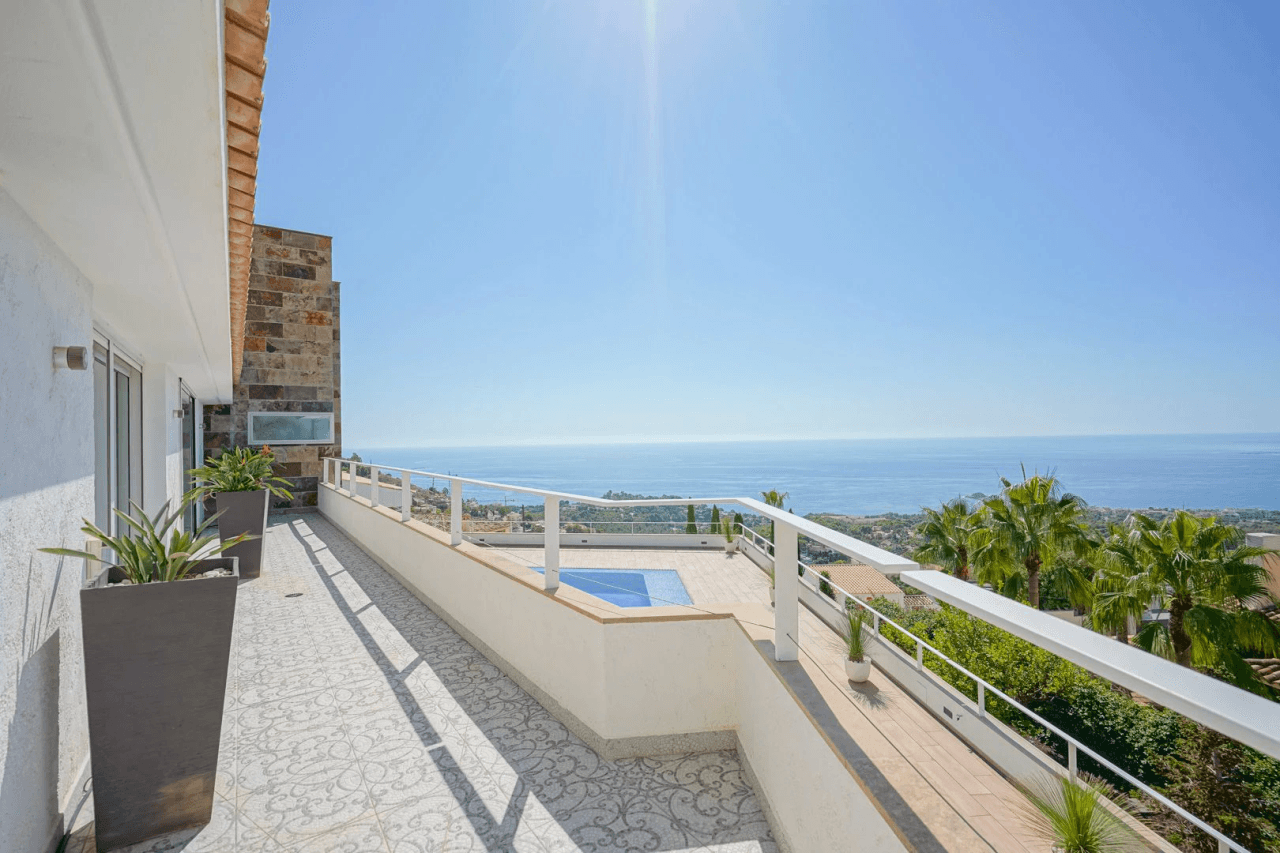 Eksklusiv villa med imponerende udsigt over Sierra Altea