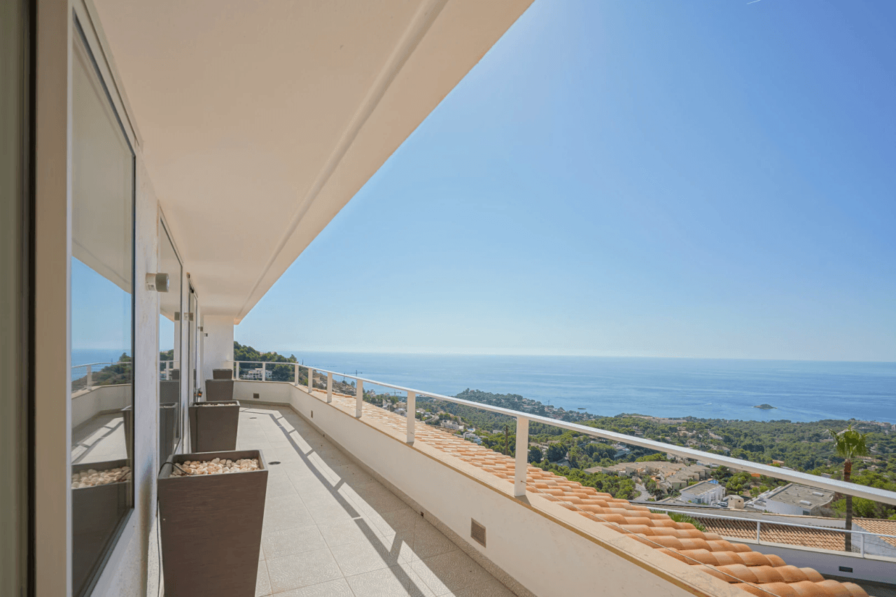 Eksklusiv villa med imponerende udsigt over Sierra Altea