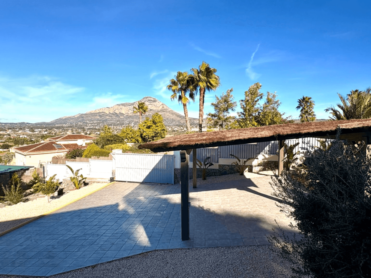 Moderne ny villa med utsikt over Montgo i Javea