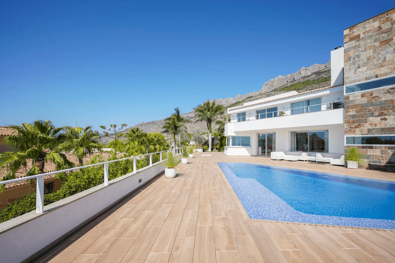 Eksklusiv villa med imponerende udsigt over Sierra Altea