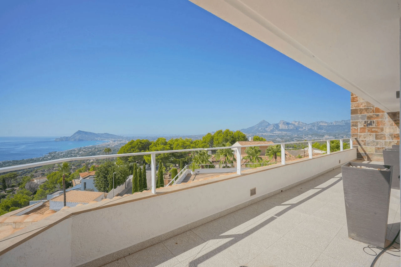 Eksklusiv villa med imponerende udsigt over Sierra Altea