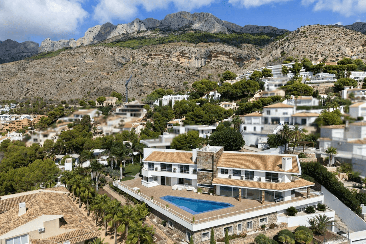 Eksklusiv villa med imponerende udsigt over Sierra Altea