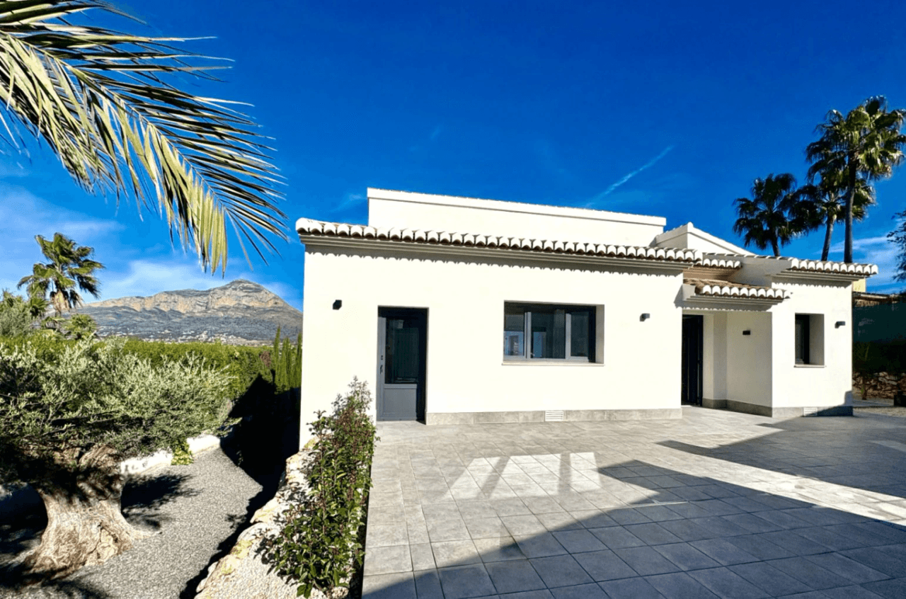Moderne ny villa med utsikt over Montgo i Javea