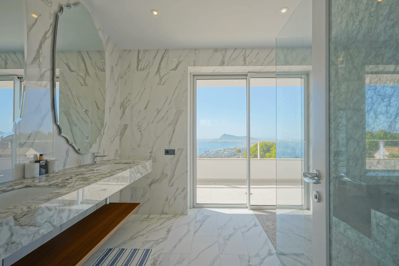 Eksklusiv villa med imponerende udsigt over Sierra Altea
