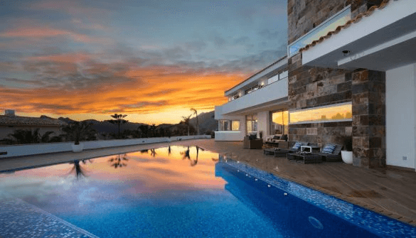 Eksklusiv villa med imponerende udsigt over Sierra Altea