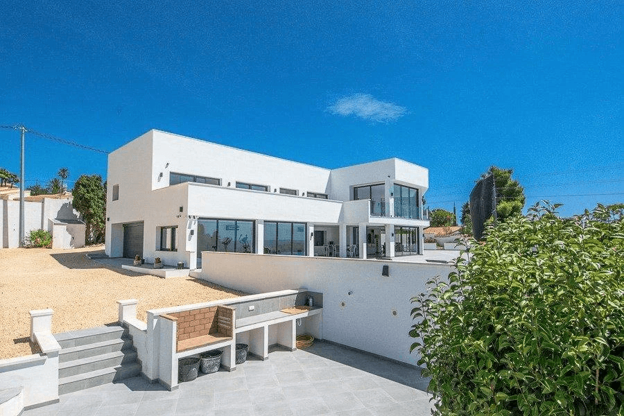 Moderne rummelig villa med havudsigt nær kysten af Altea