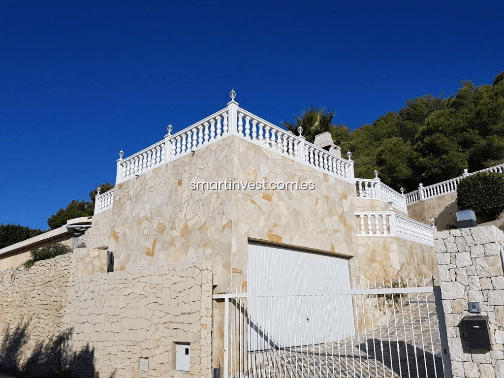 Impressive Luxury Villa with Pool and Spectacular Views in Costa Blanca
