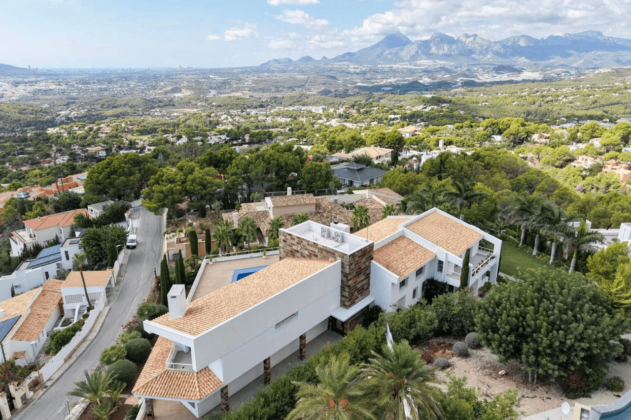 Eksklusiv villa med imponerende udsigt over Sierra Altea
