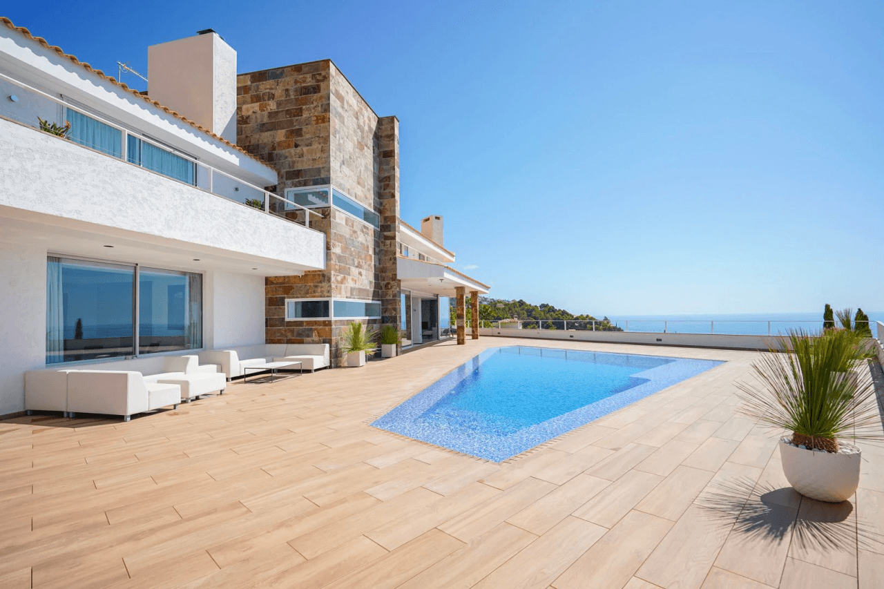 Eksklusiv villa med imponerende udsigt over Sierra Altea