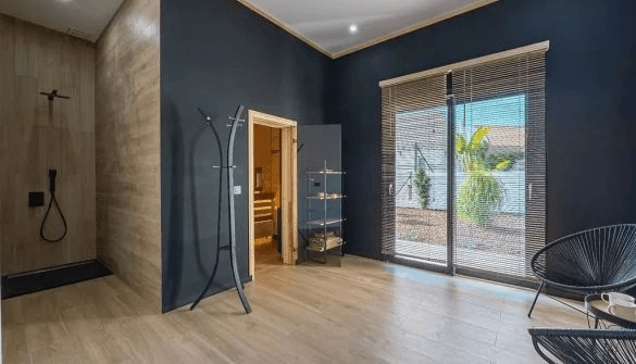 Moderne En-etages Villa med Panoramisk Udsigt til Bjergene