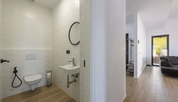 Moderne En-etages Villa med Panoramisk Udsigt til Bjergene