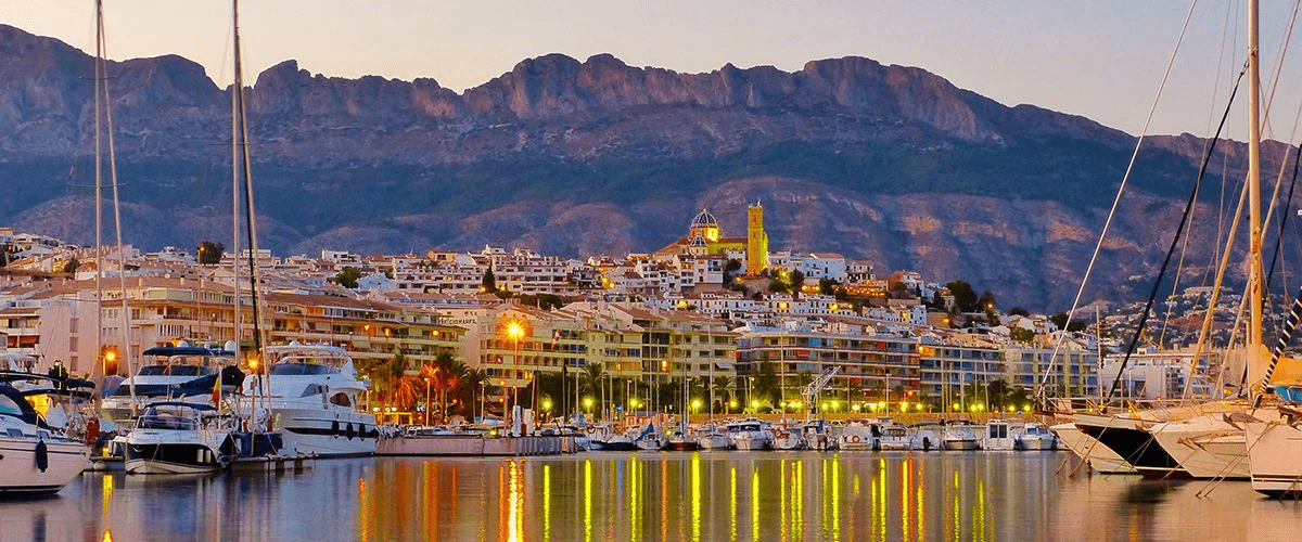 Preciøst rækkehus med havudsigt i Altea Hills