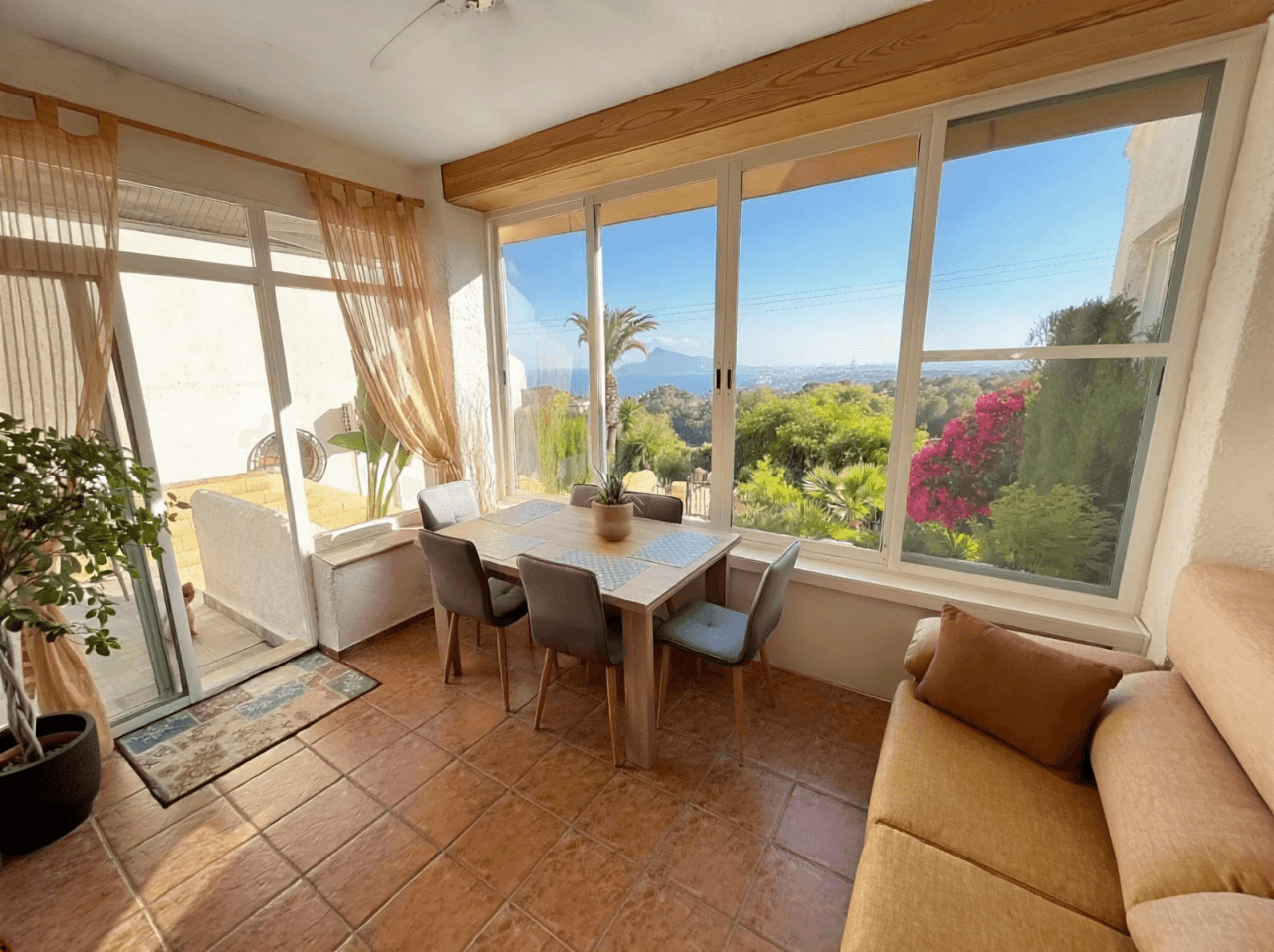 Preciøst rækkehus med havudsigt i Altea Hills
