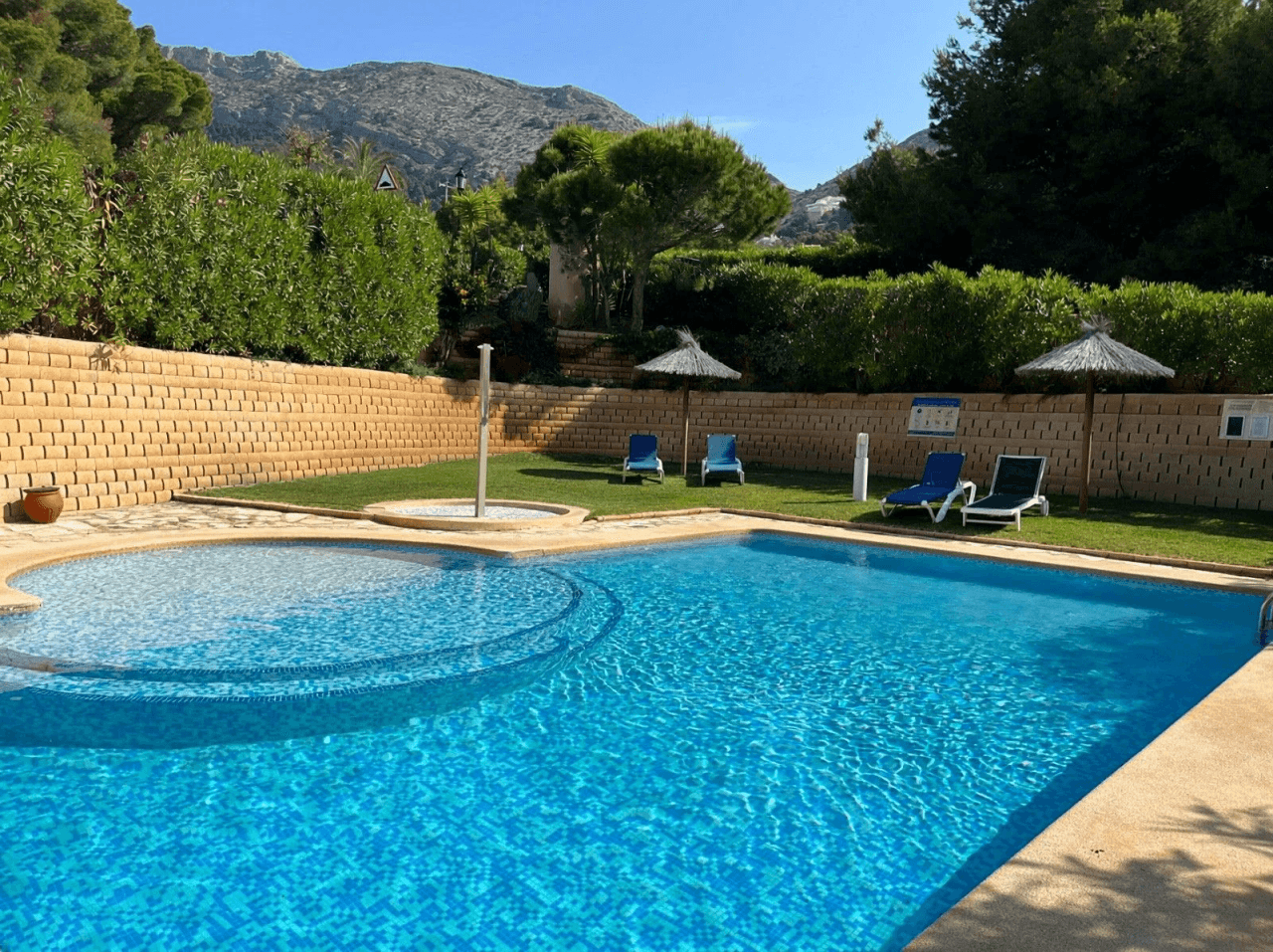 Preciøst rækkehus med havudsigt i Altea Hills