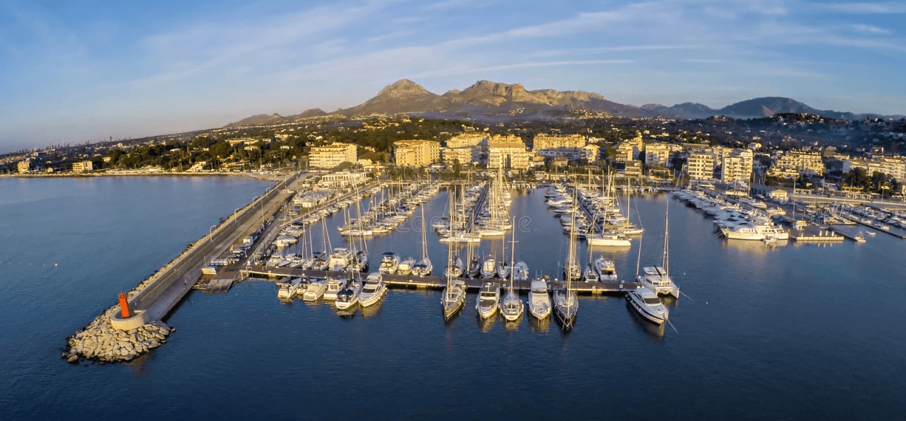Preciøst rækkehus med havudsigt i Altea Hills