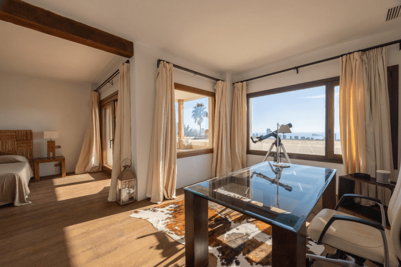 Villa med panoramautsikt over havet og horisonten i Benidorm