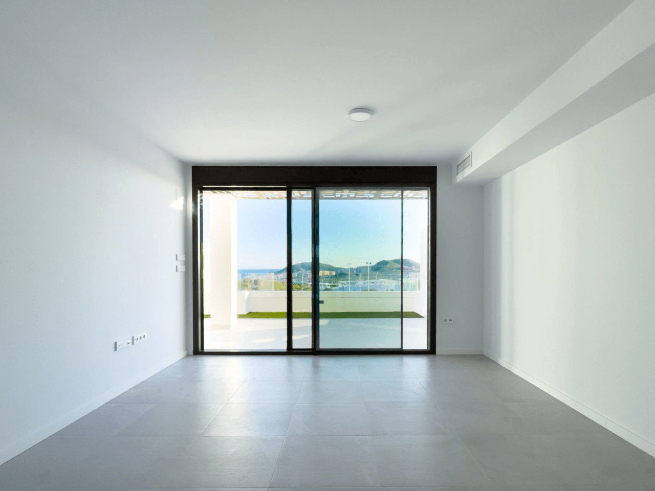 Modernes, neu gebautes Apartment mit Meerblick