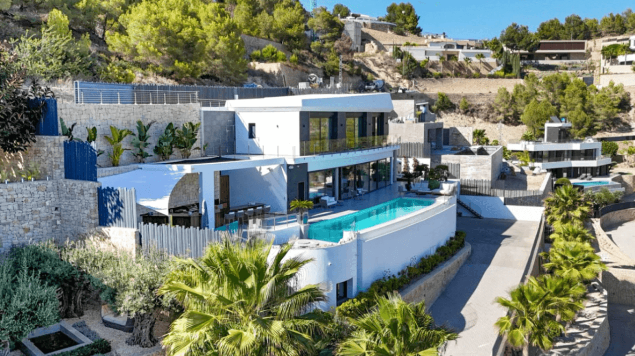 Villa moderne impressionnante avec vue sur la mer