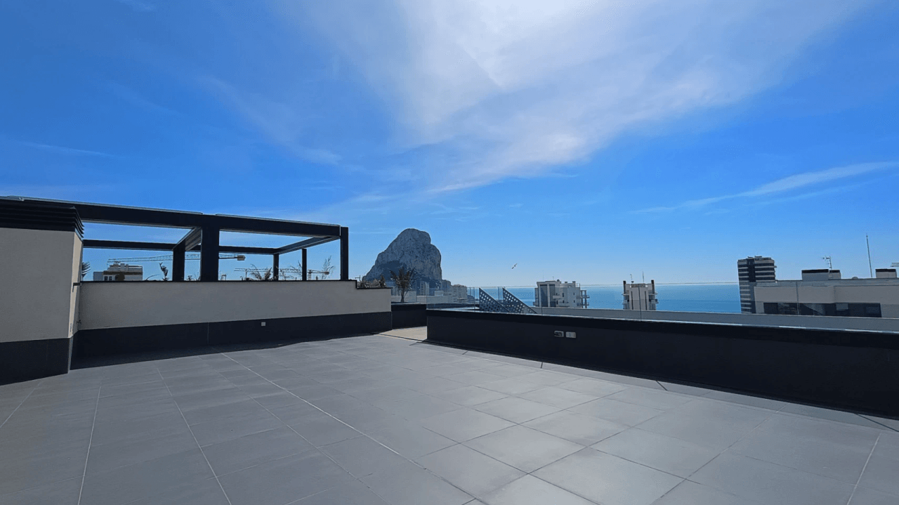 Nyoppusset penthouse med panoramautsikt over Calpe og havet.