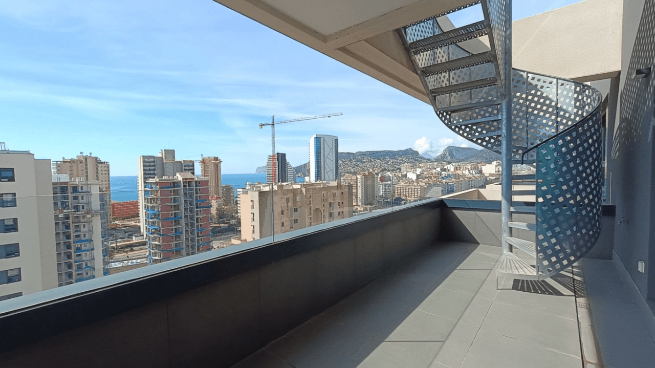 Nyoppusset penthouse med panoramautsikt over Calpe og havet.