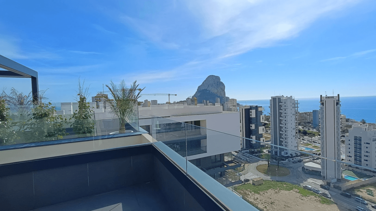 Nyoppusset penthouse med panoramautsikt over Calpe og havet.