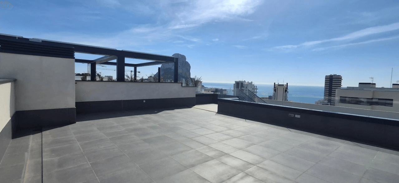 Nyoppusset penthouse med panoramautsikt over Calpe og havet.