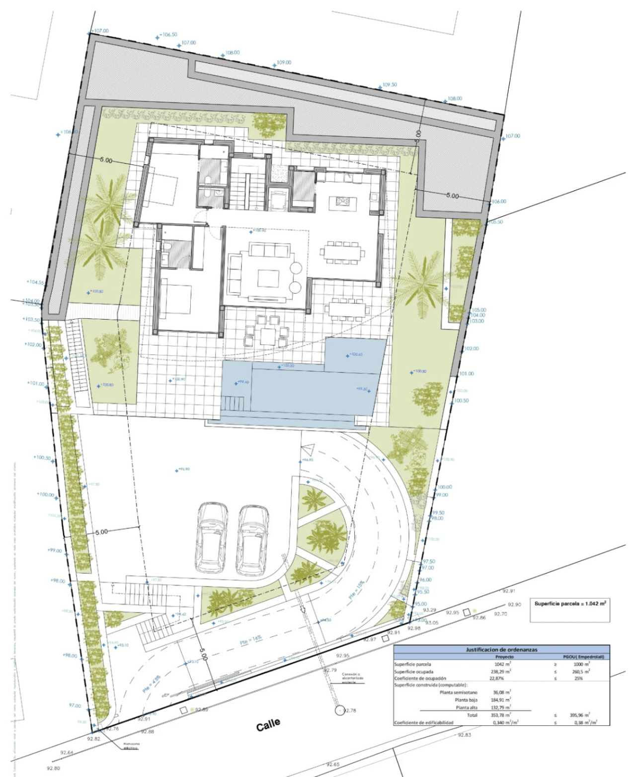 Romslig og moderne villa med havutsikt