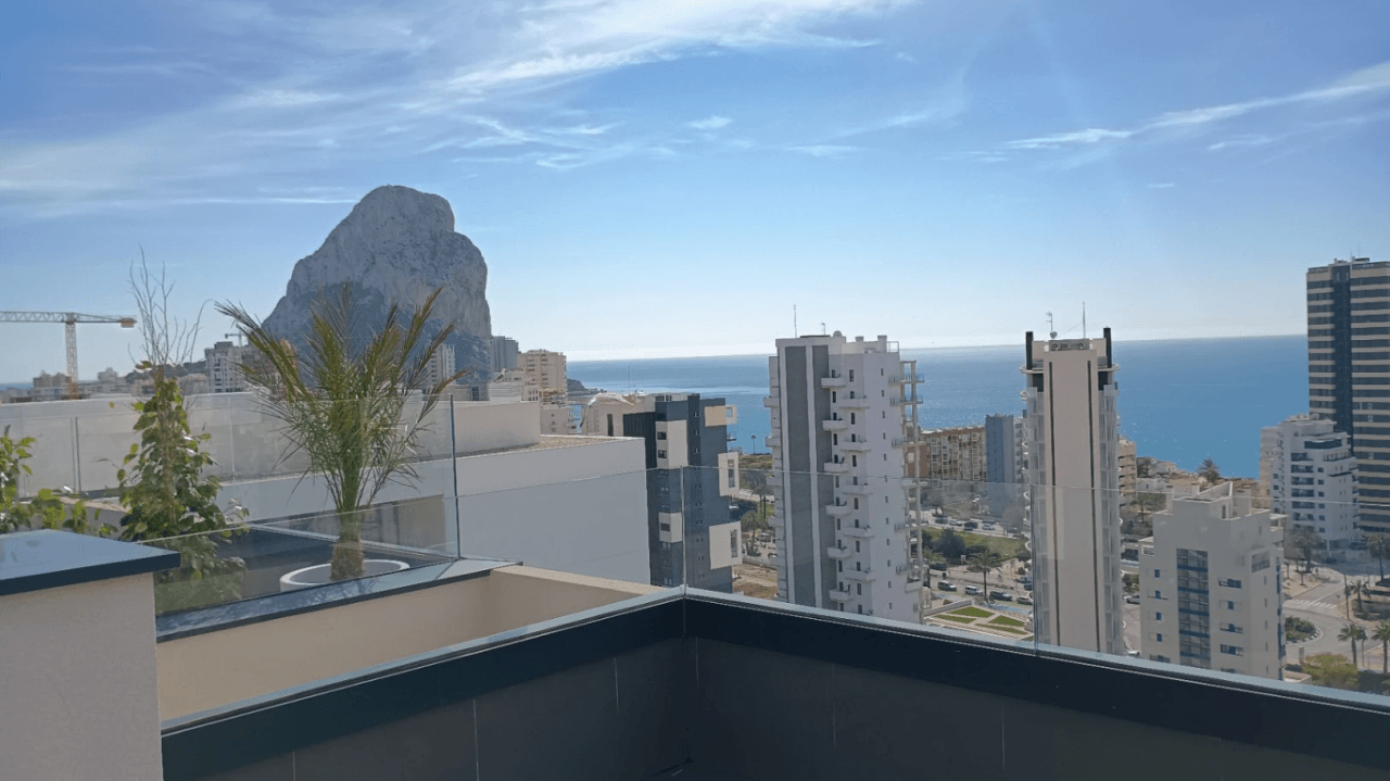 Nyoppusset penthouse med panoramautsikt over Calpe og havet.