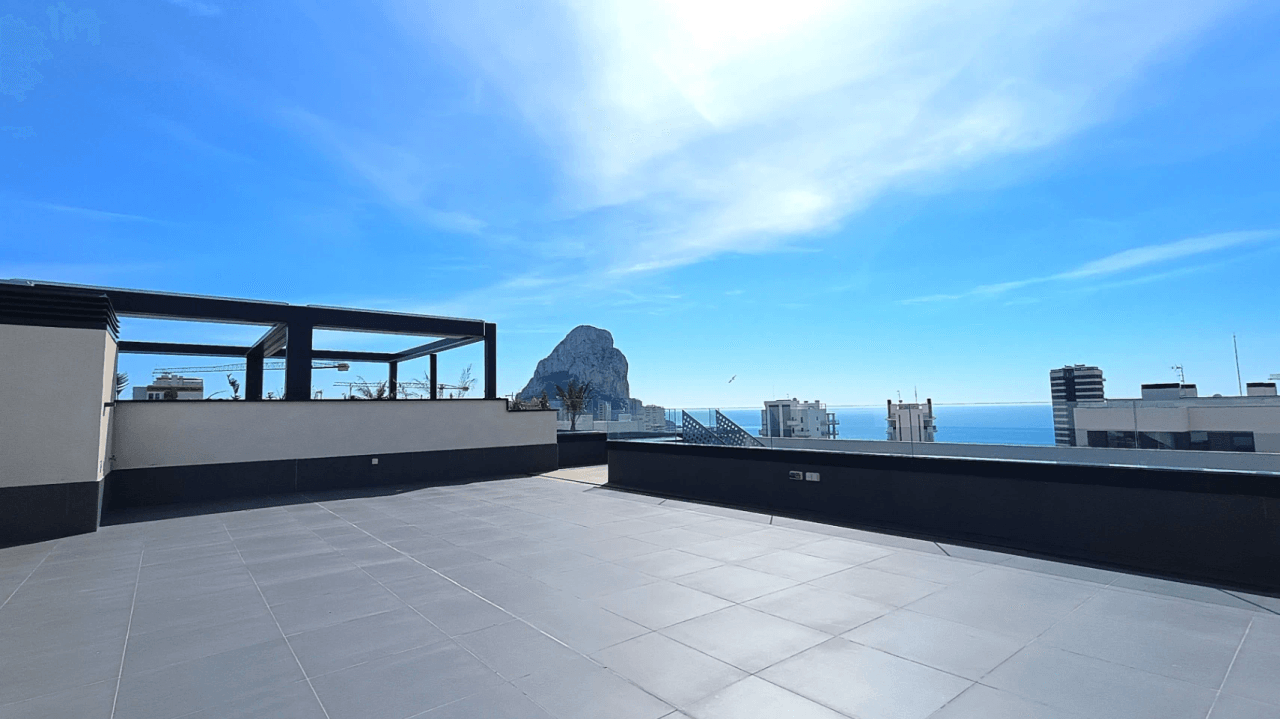 Nyoppusset penthouse med panoramautsikt over Calpe og havet.