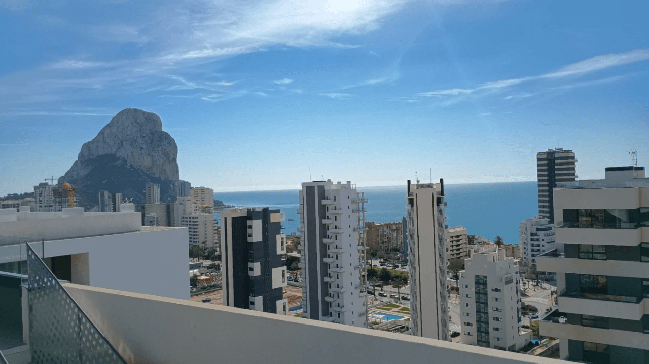 Nyoppusset penthouse med panoramautsikt over Calpe og havet.