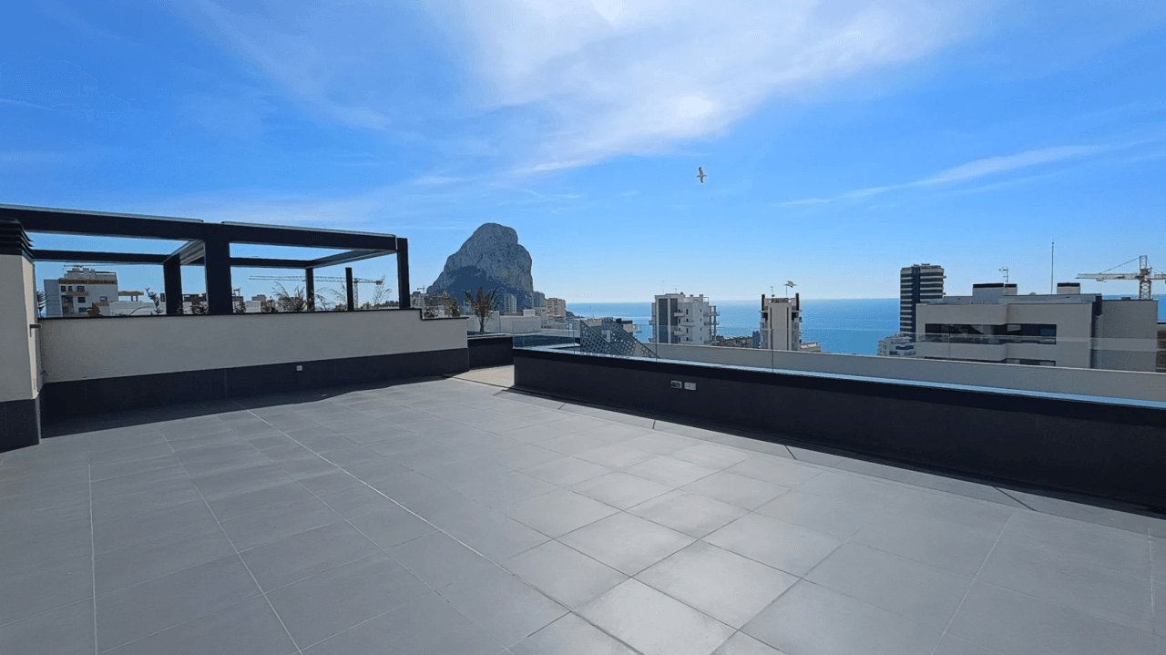 Nyoppusset penthouse med panoramautsikt over Calpe og havet.