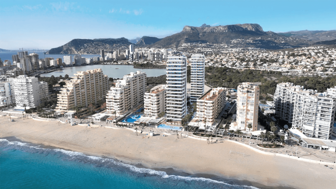 Leiligheter med to etasjer i første rekke til stranden i La Fossa, Calpe