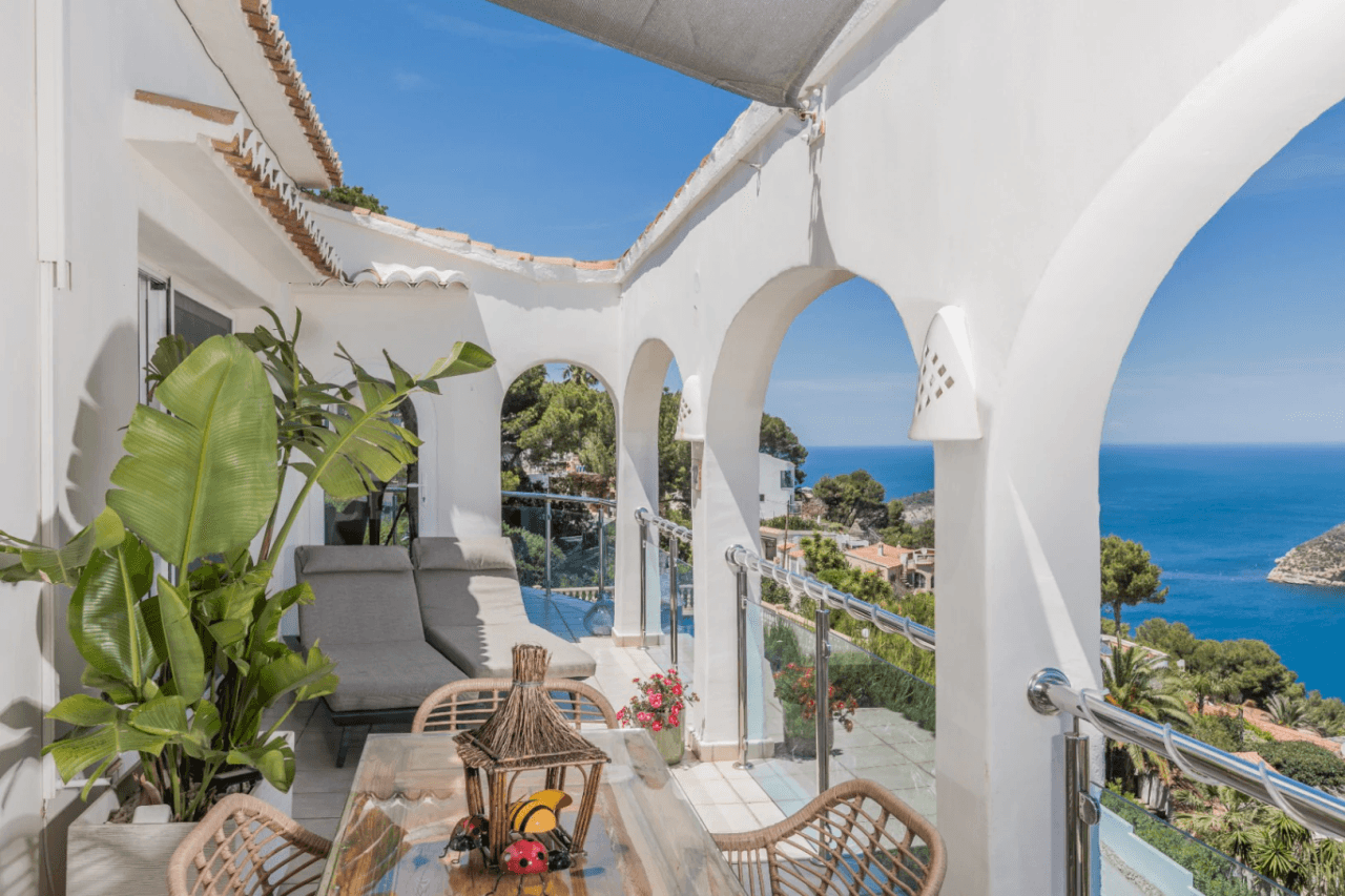 Villa con vistas panorámicas al mar y la Isla de Portichol en Javea
