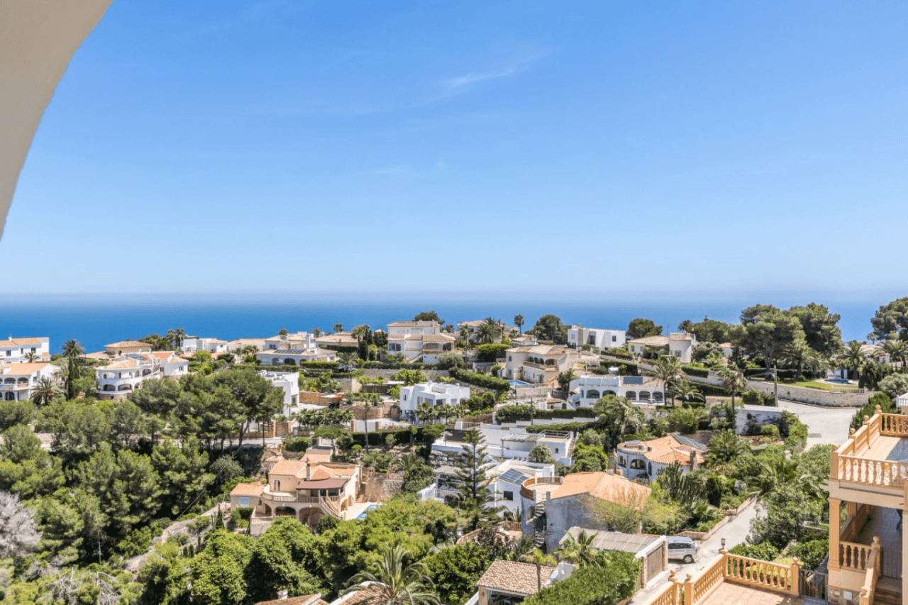 Villa con vistas panorámicas al mar y la Isla de Portichol en Javea