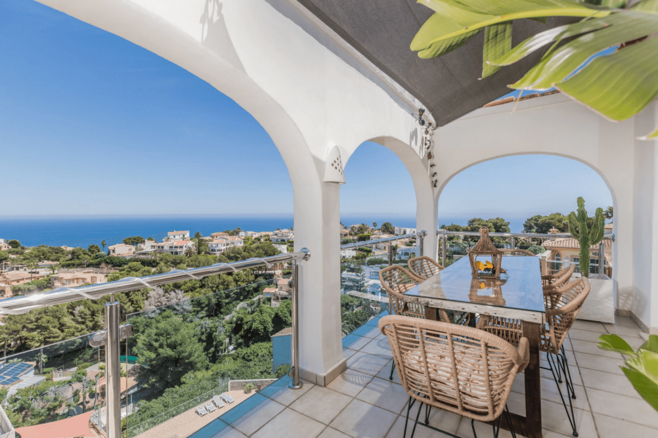 Villa con vistas panorámicas al mar y la Isla de Portichol en Javea