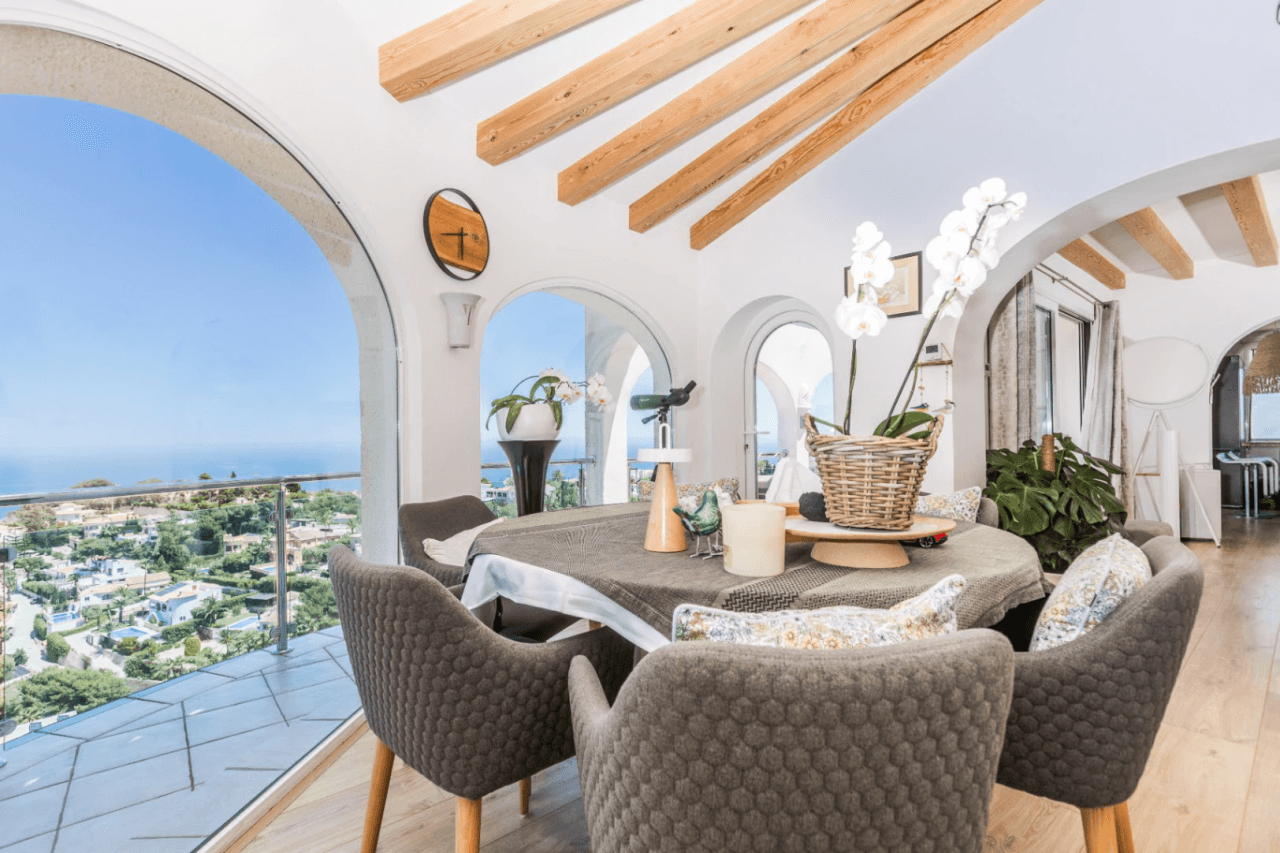 Villa con vistas panorámicas al mar y la Isla de Portichol en Javea