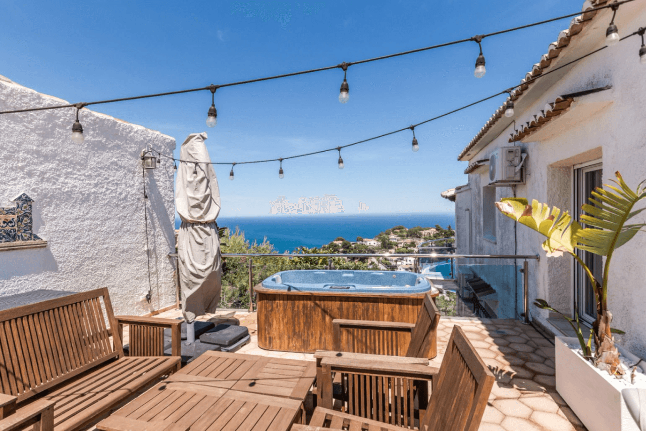 Villa con vistas panorámicas al mar y la Isla de Portichol en Javea