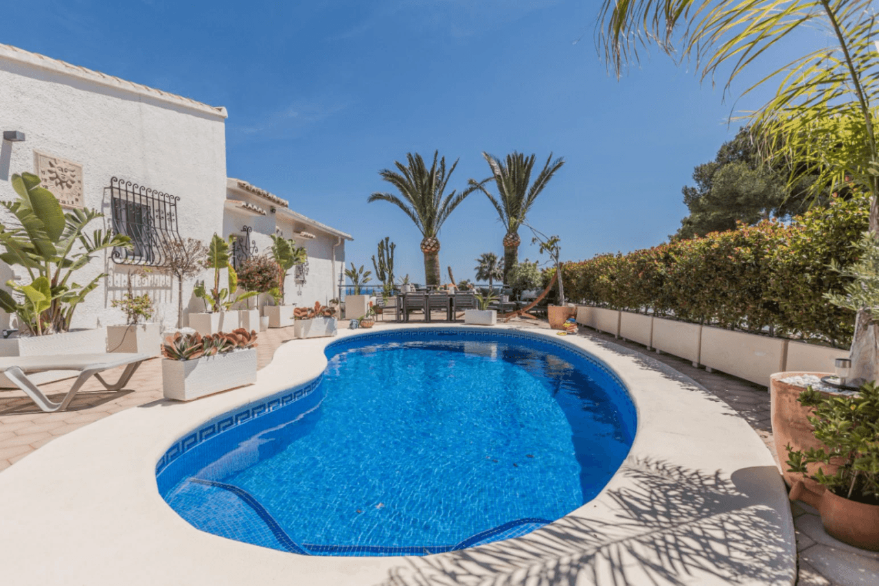 Villa con vistas panorámicas al mar y la Isla de Portichol en Javea
