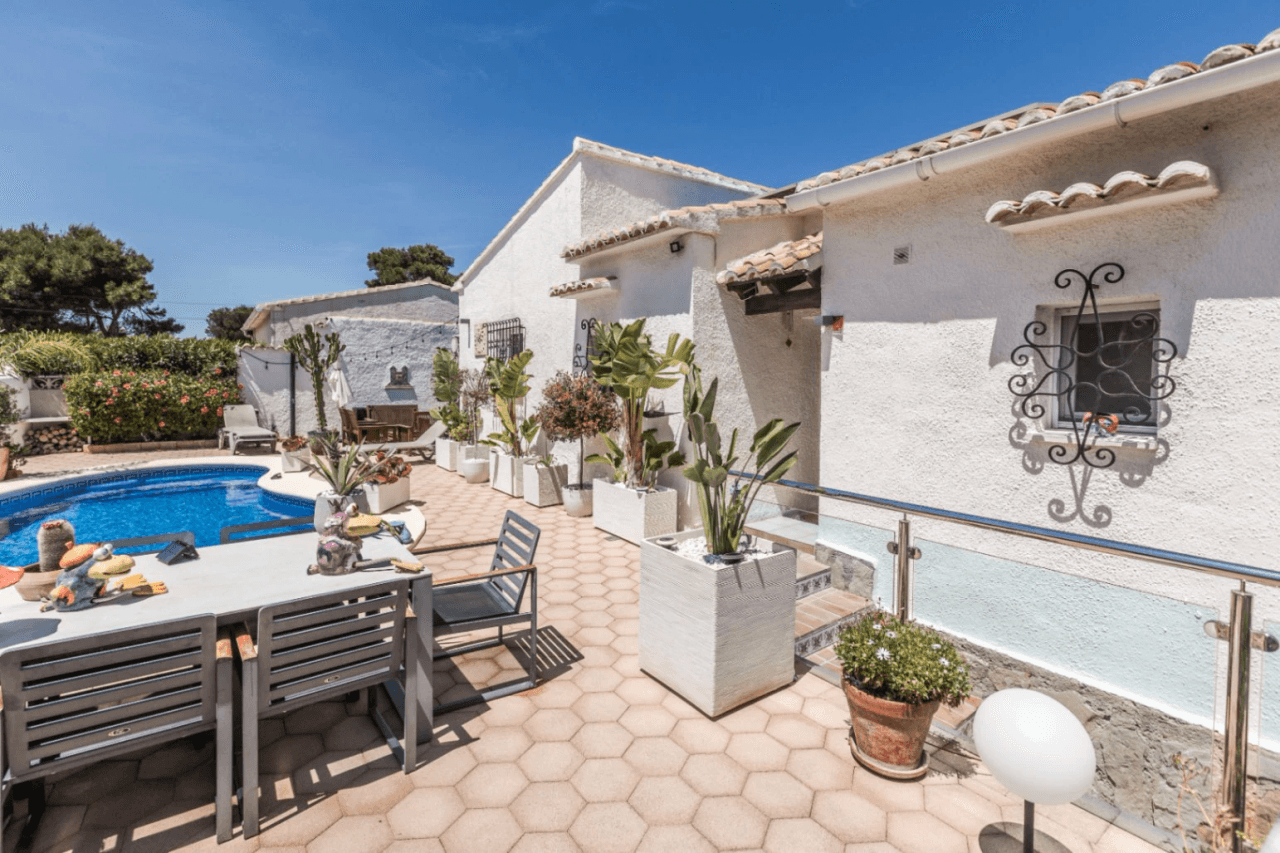 Villa con vistas panorámicas al mar y la Isla de Portichol en Javea