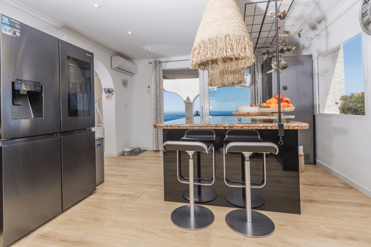 Villa con vistas panorámicas al mar y la Isla de Portichol en Javea