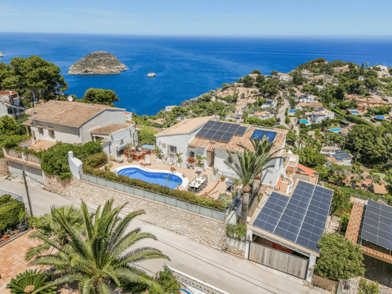 Villa con vistas panorámicas al mar y la Isla de Portichol en Javea