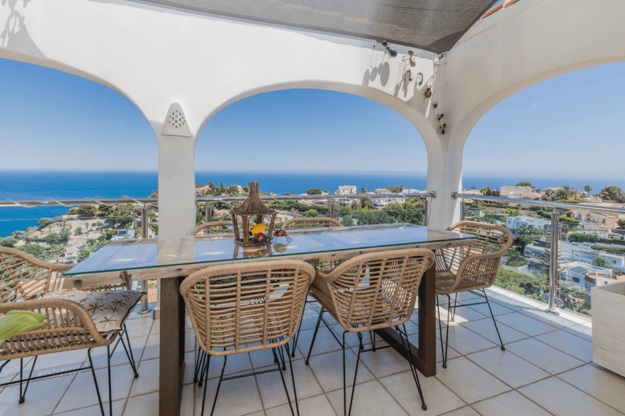 Villa con vistas panorámicas al mar y la Isla de Portichol en Javea
