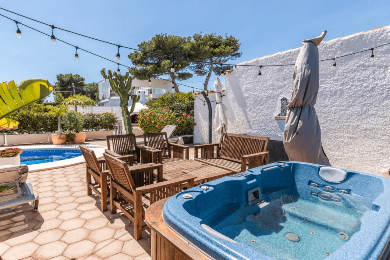 Villa con vistas panorámicas al mar y la Isla de Portichol en Javea