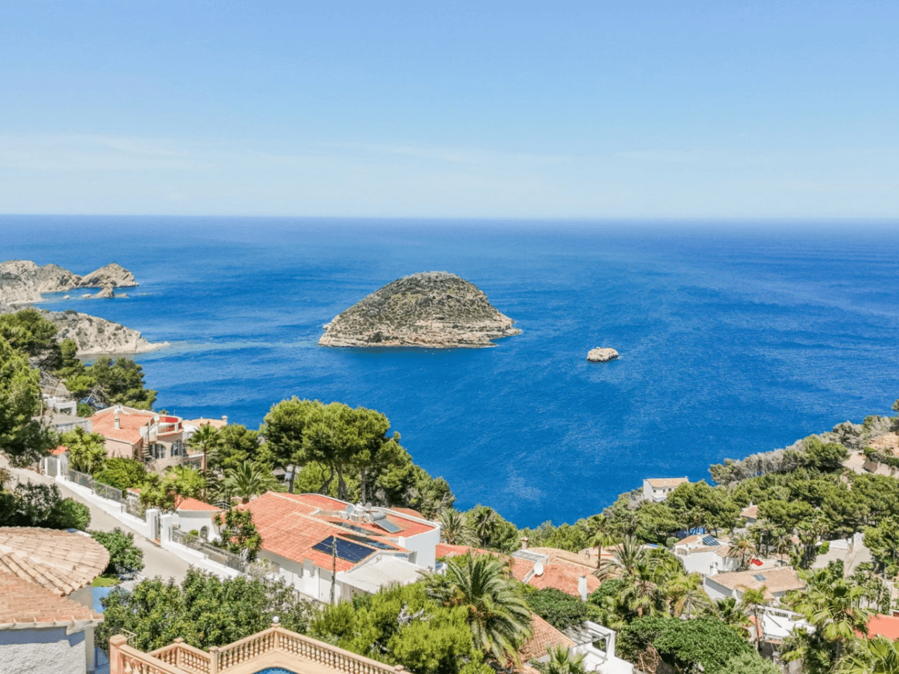 Villa con vistas panorámicas al mar y la Isla de Portichol en Javea