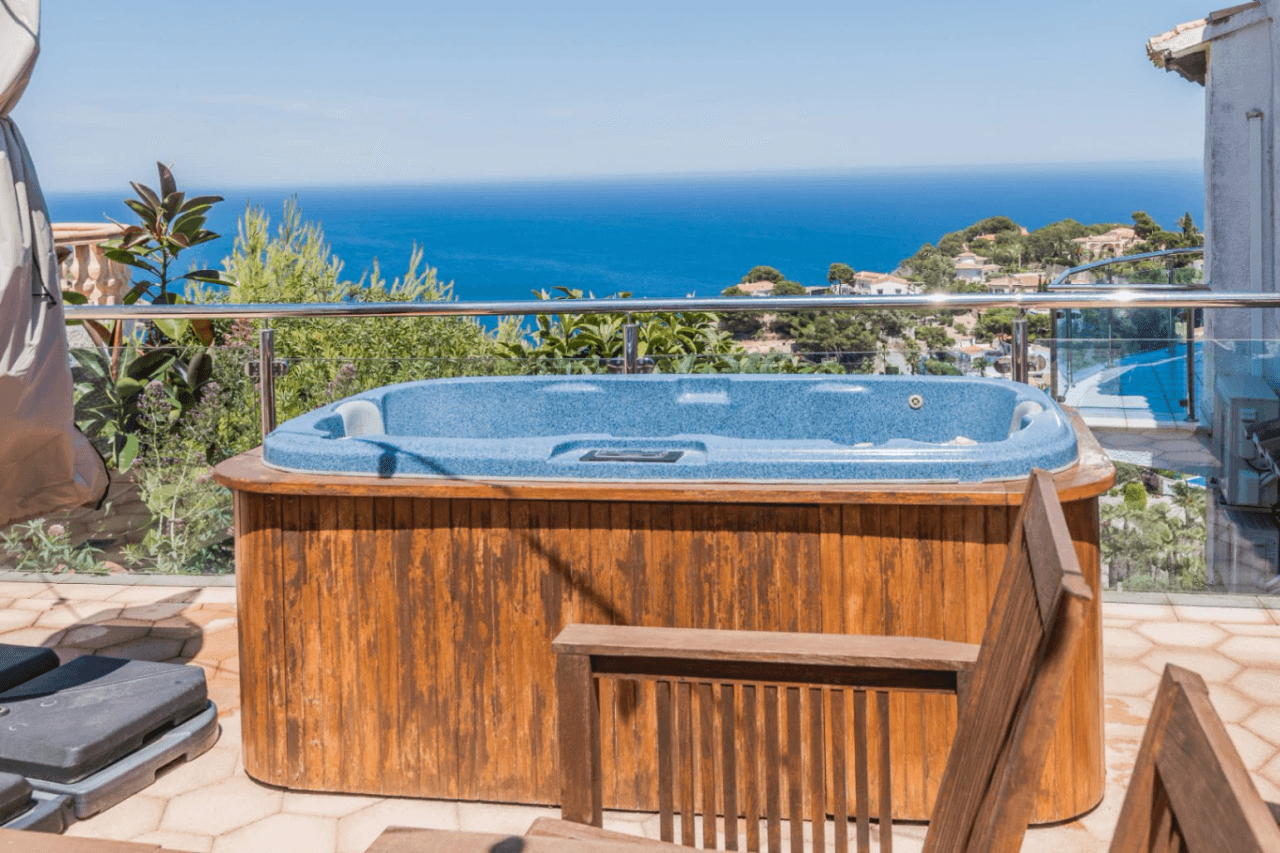 Villa con vistas panorámicas al mar y la Isla de Portichol en Javea