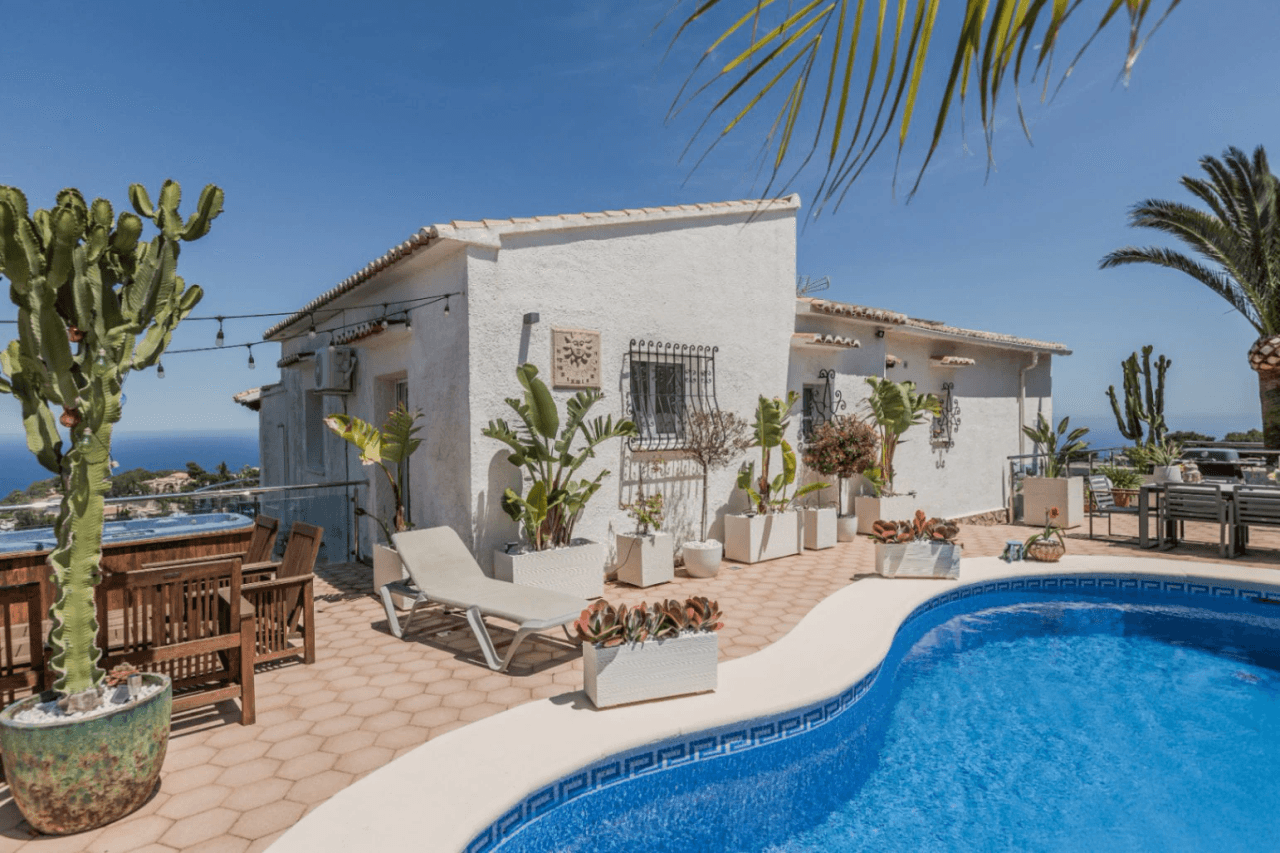 Villa con vistas panorámicas al mar y la Isla de Portichol en Javea