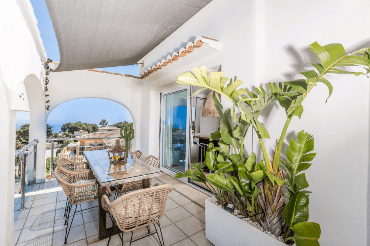 Villa con vistas panorámicas al mar y la Isla de Portichol en Javea