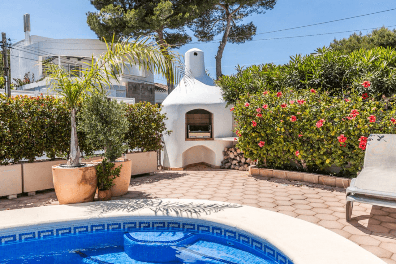 Villa con vistas panorámicas al mar y la Isla de Portichol en Javea